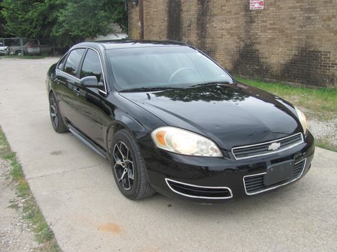 Used 2011 Chevrolet Impala LS w/ 1FL FWD image 2