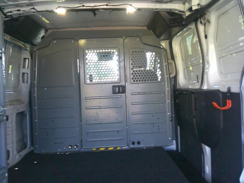 Used 2018 Ford Transit 150 XL image 11