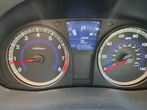 Used 2012 Hyundai Accent GLS image 17