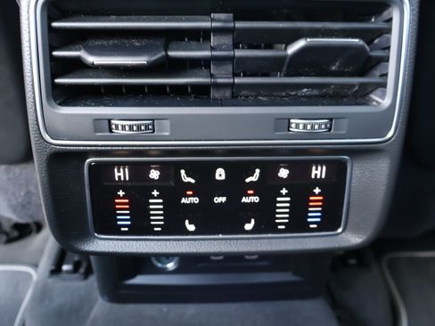 Used 2023 Audi Q8 Premium Plus image 19