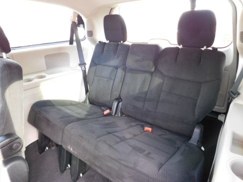 Used 2014 Dodge Grand Caravan SE image 19