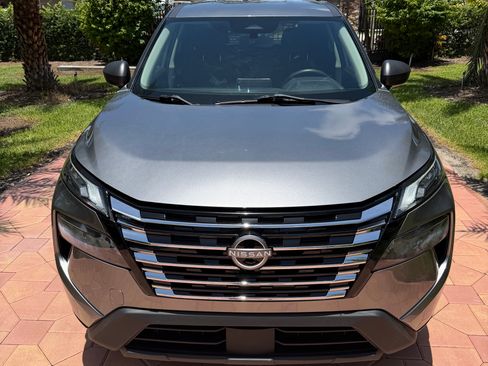 Used 2024 Nissan Rogue FWD SV image 2