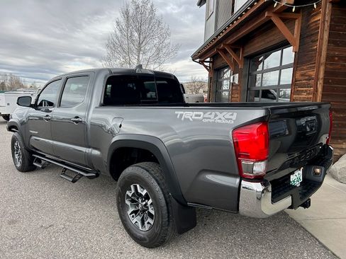 Used 2017 Toyota Tacoma TRD Off-Road image 5