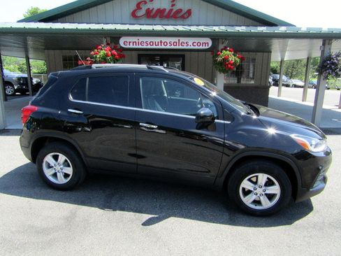 Used 2019 Chevrolet Trax AWD LT w/ 1LT image 1