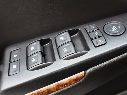 Used 2018 Chevrolet Suburban Premier image 28