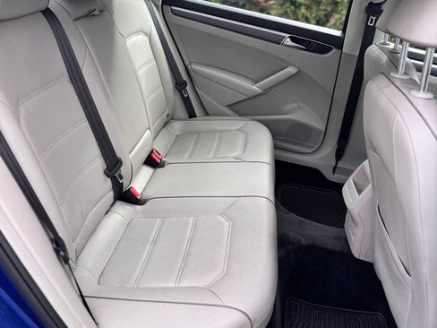 Used 2017 Volkswagen Passat 1.8T R-Line image 2