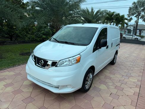Used 2020 Nissan NV200 SV image 1