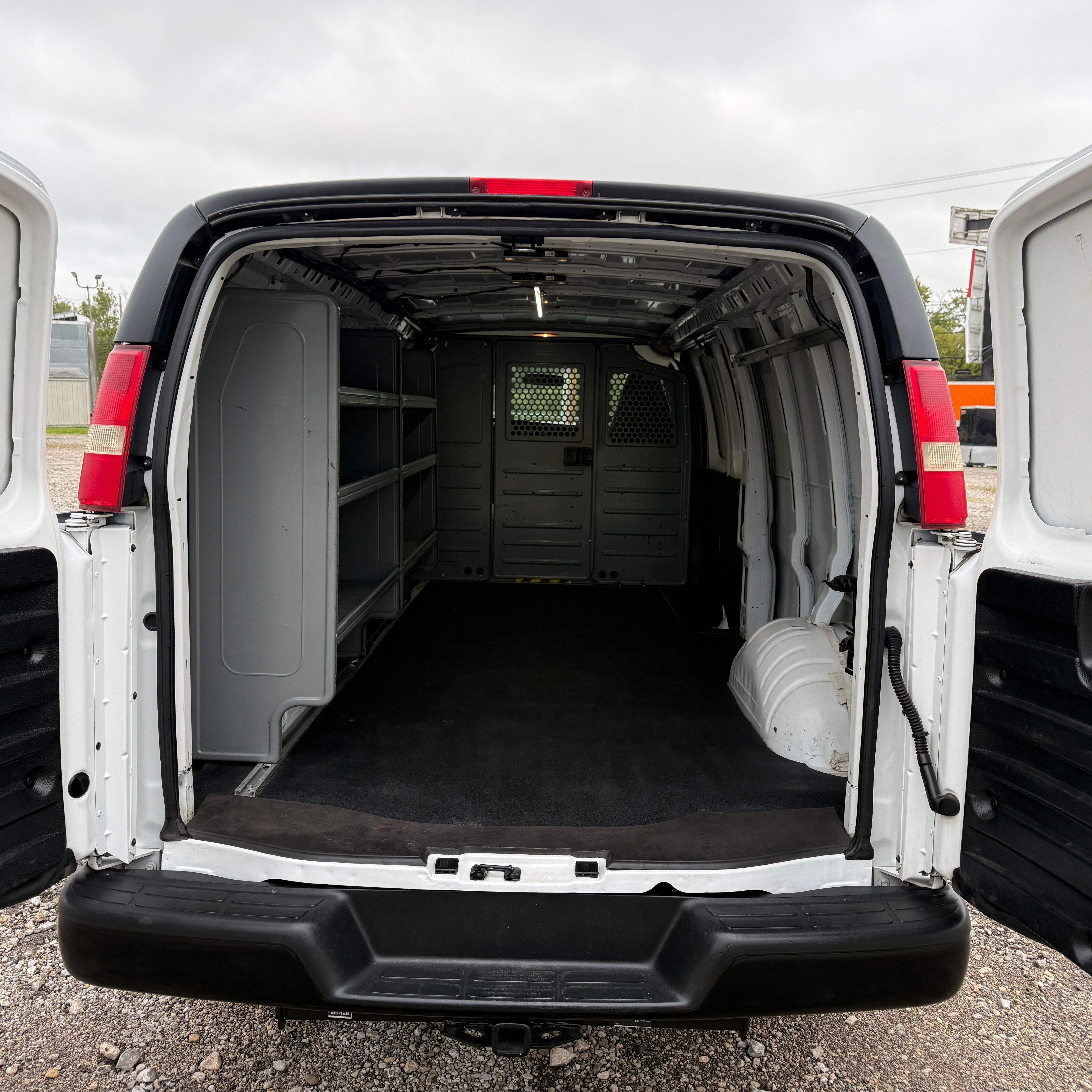 Used 2015 Chevrolet Express 3500 Extended RWD image 4