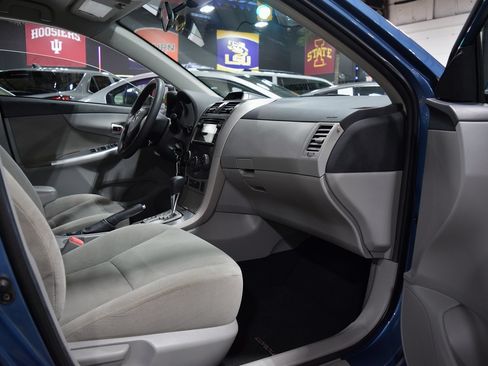 Used 2013 Toyota Corolla LE image 19
