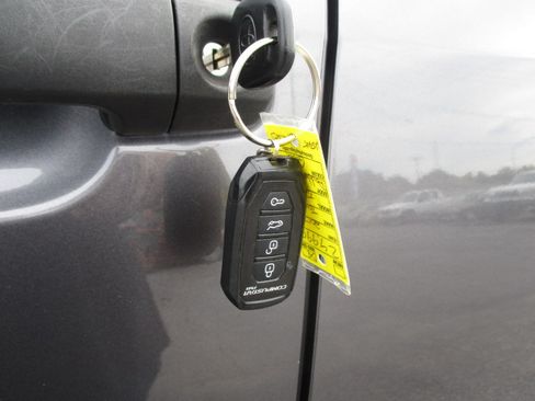 Used 2017 Toyota Tundra SR5 image 21