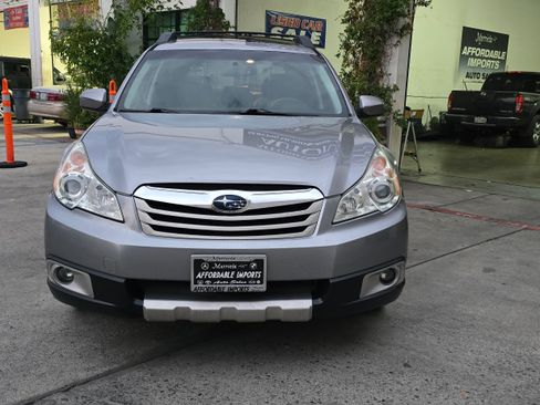 Used 2011 Subaru Outback 2.5i Limited image 18