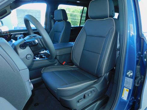 New 2026 Chevrolet Suburban Premier image 16