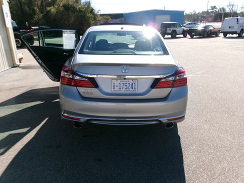 Used 2017 Honda Accord EX-L image 17