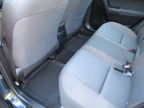 Used 2017 Toyota Corolla LE image 15