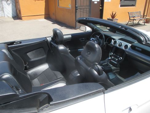 Used 2019 Ford Mustang GT Convertible RWD image 3