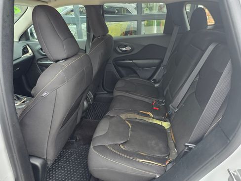 Used 2017 Jeep Cherokee Latitude image 5