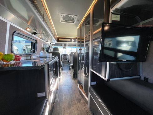 Used 2014 Mercedes-Benz Sprinter 4500 image 37