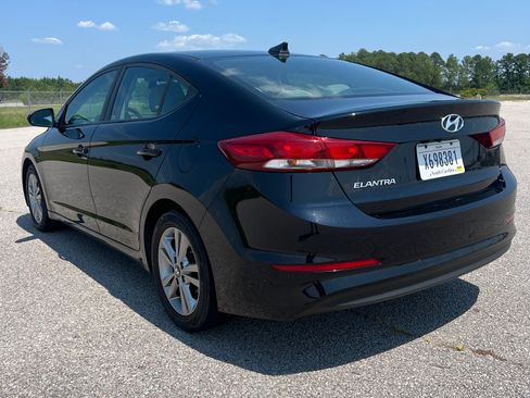 Used 2018 Hyundai Elantra Sedan FWD image 5