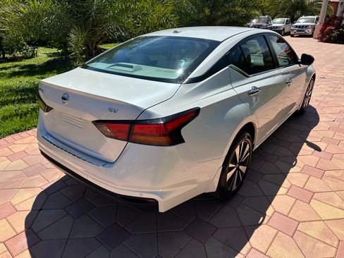 Used 2022 Nissan Altima 2.5 SV AWD image 4