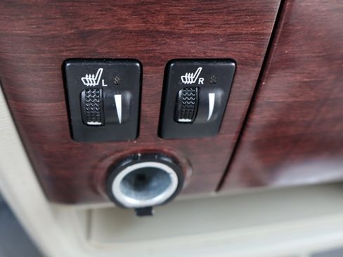 Used 2013 Toyota Sienna XLE Minivan FWD image 28