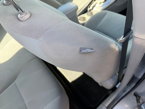 Used 2013 Toyota Corolla LE image 19