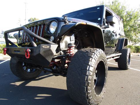 Used 2015 Jeep Wrangler Rubicon image 2