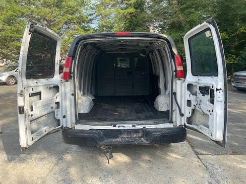 Used 2017 Chevrolet Express 2500 image 20