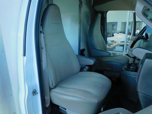 Used 2022 Chevrolet Express 3500 UNAVAIL RWD image 23