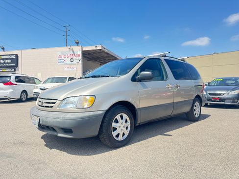 Used 2001 Toyota Sienna LE FWD image 3