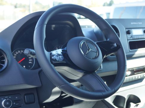 Used 2025 Mercedes-Benz Sprinter 2500 image 8