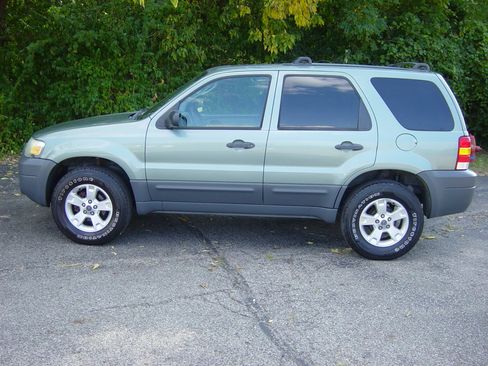 Used 2007 Ford Escape XLT image 2
