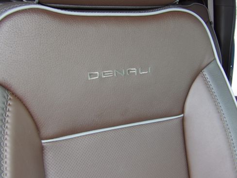 Used 2025 GMC Sierra 2500 4x4 Crew Cab Denali image 6