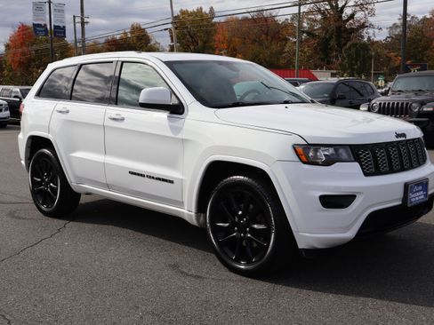 Used 2019 Jeep Grand Cherokee Altitude image 9
