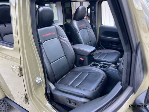 Used 2025 Jeep Wrangler Unlimited Rubicon AWD/4WD image 15