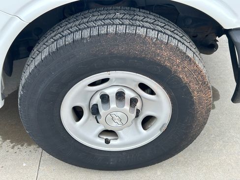 Used 2014 Chevrolet Express 2500 image 25