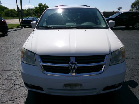 Used 2010 Dodge Grand Caravan SXT FWD image 8