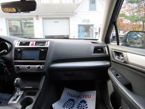 Used 2017 Subaru Outback 2.5i Premium image 23
