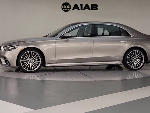 Used 2022 Mercedes-Benz S 500 image 3