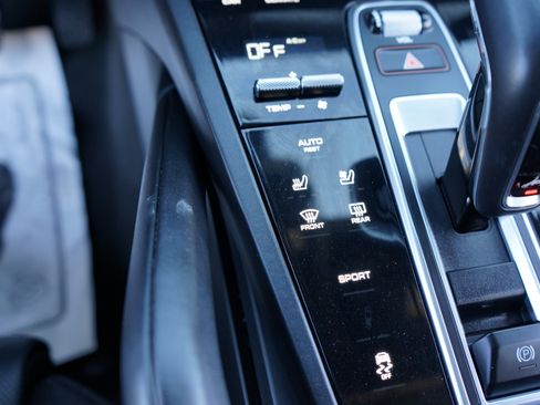 Used 2022 Porsche Cayenne image 29