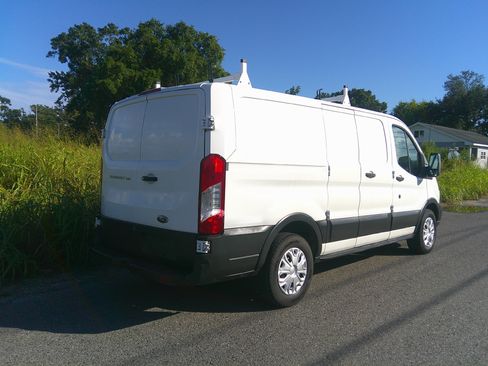 Used 2018 Ford Transit 150 XL image 5