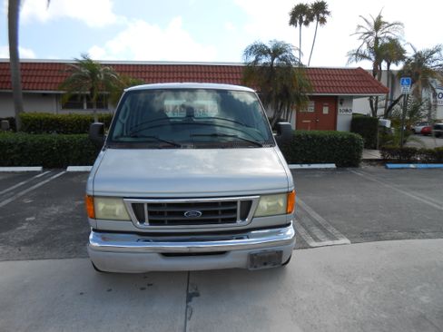 Used 2004 Ford E-150 and Econoline 150 XL image 9