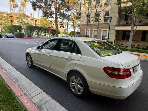 Used 2010 Mercedes-Benz E 350 image 4