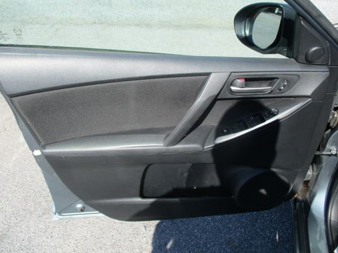 Used 2013 MAZDA MAZDA3 i Touring image 20