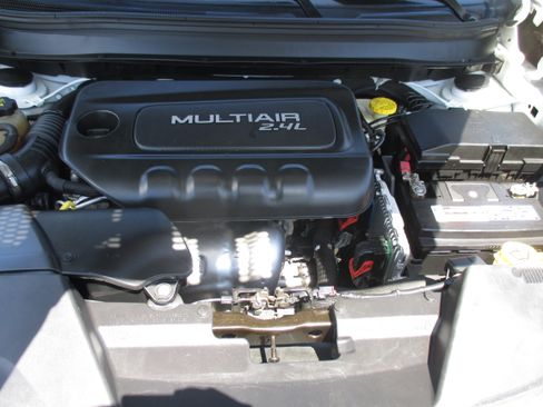 Used 2016 Jeep Cherokee Altitude Sport Utility 4D FWD image 14