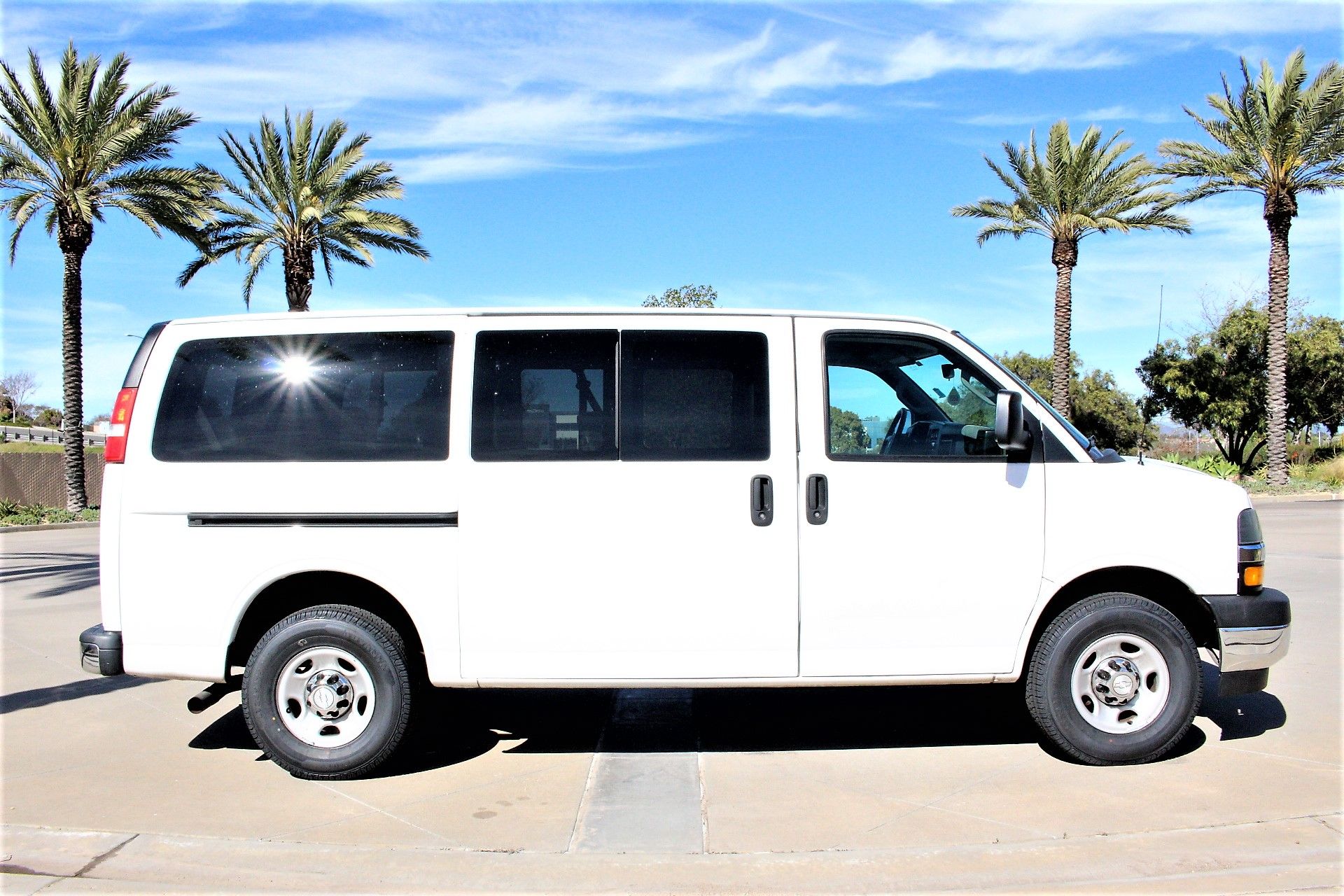 Used 2019 Chevrolet Express 3500 LT RWD image 2