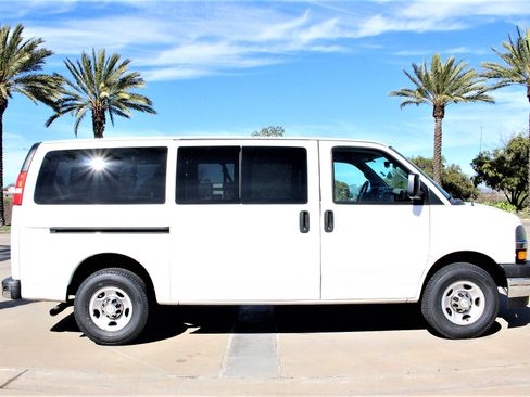 Used 2019 Chevrolet Express 3500 LT image 1