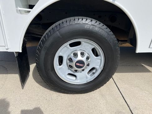 Used 2011 GMC Sierra 2500 W/T image 18