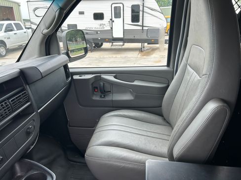 Used 2014 Chevrolet Express 2500 image 10