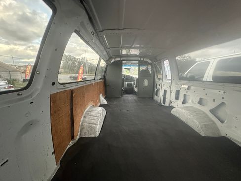 Used 2004 Ford E-350 and Econoline 350 XLT image 19
