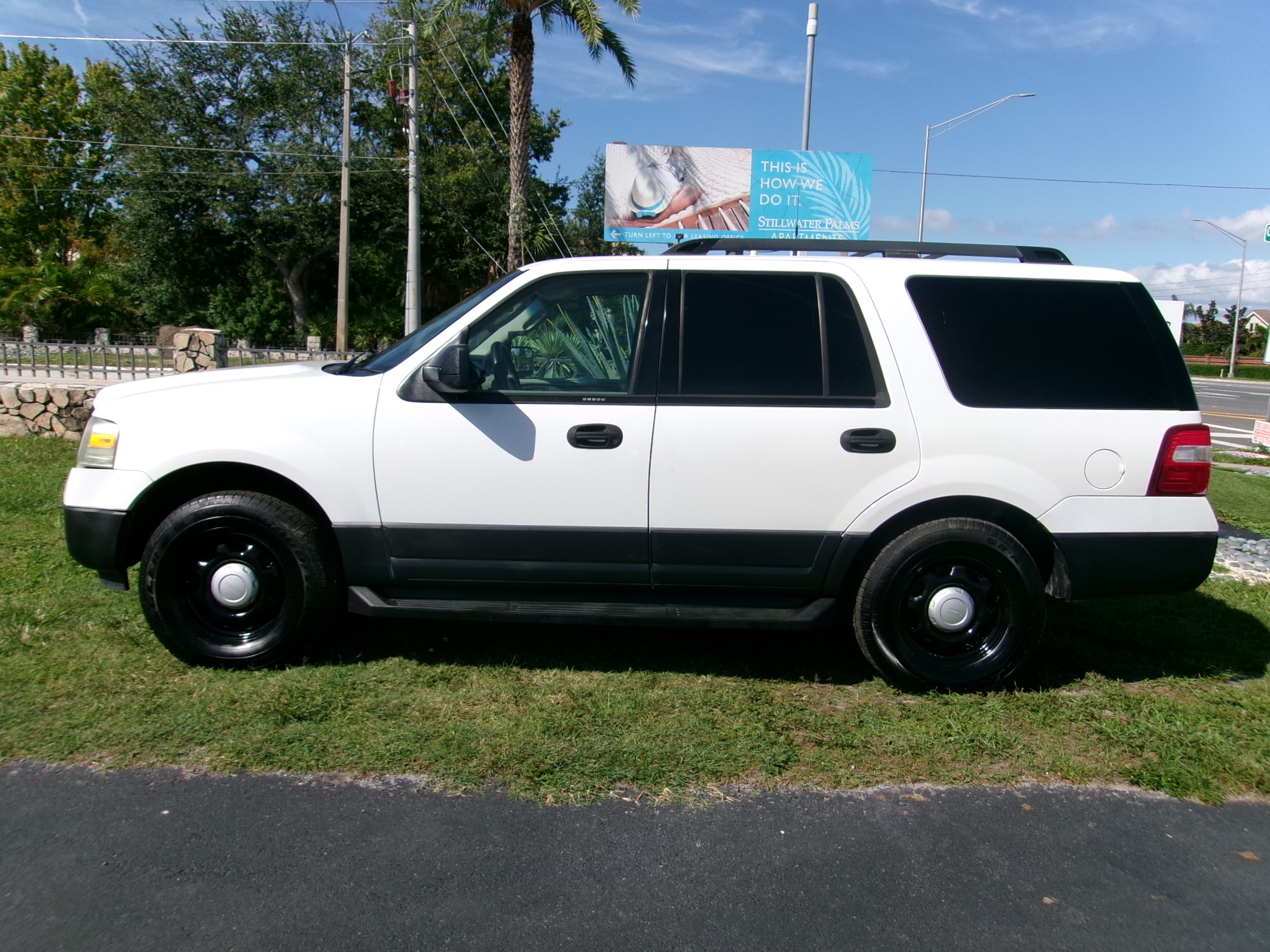 Used 2012 Ford Expedition 2WD XL image 2